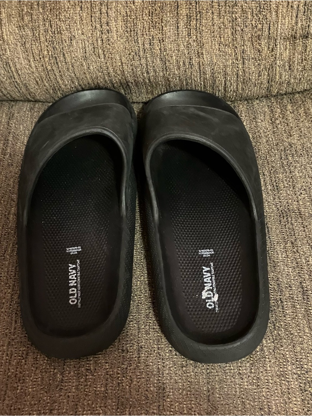 black Old Navy comfort slide sandal Size 10